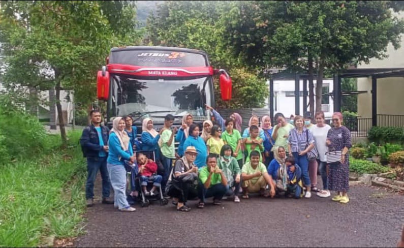 rental medium bus tangerang