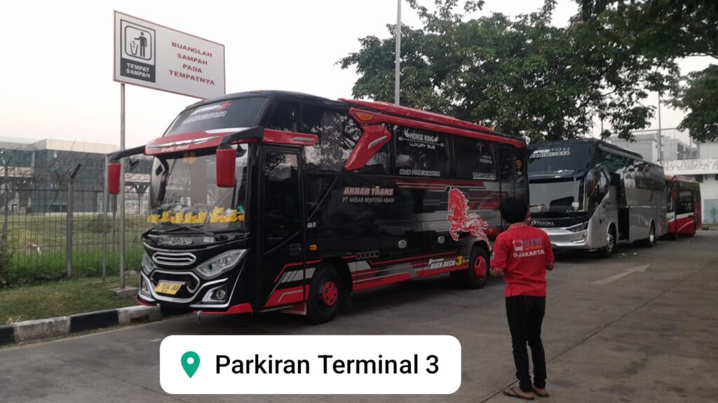 Rental bus bandara soekarno