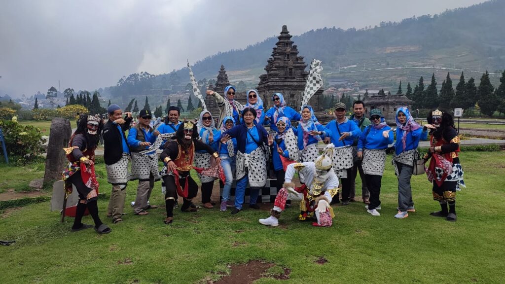 Rental Elf Destinasi Dieng