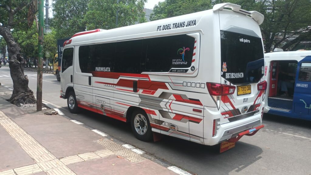 sewa elf cikarang bekasi